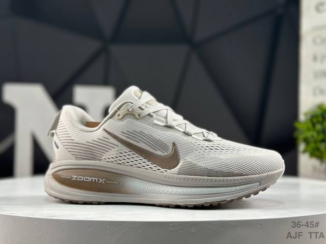 Nike Vomero 18 Comfortable, Shock-absorbing, and Slip-resistant Low-top Running