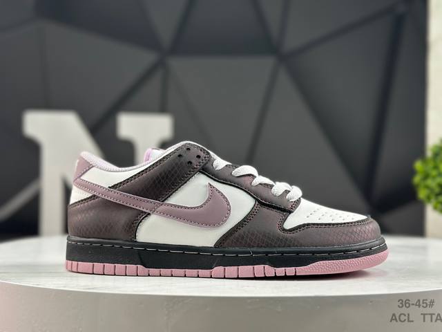 Nike Dunk Low Sneakers, SB series, classic and versatile casual sports sneakers.