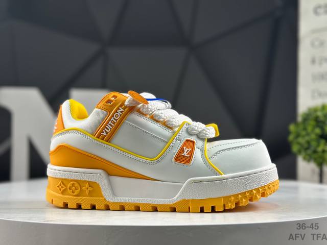 Louis Vuitton Trainer Maxi Low Leather Sneakers for Men and Women, made in Guang