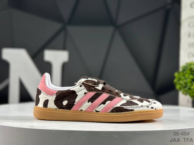 Adidas Samba Og Samba Sneakers, featuring a 3D Samba gold-stamped logo, distingu