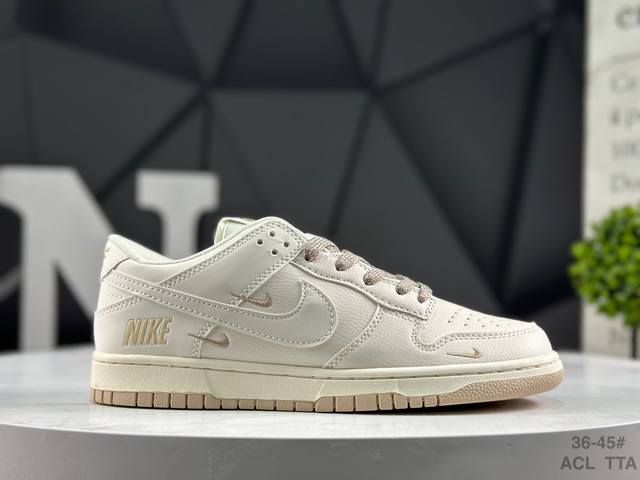 Nike Dunk Low Sneakers, SB series, classic and versatile casual sports sneakers.