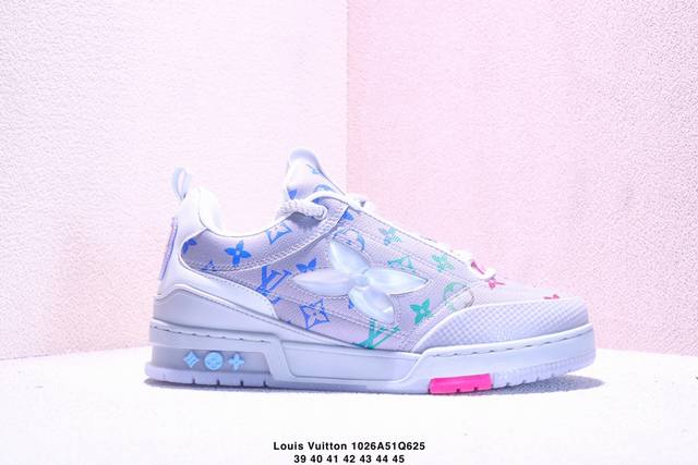 Louis Vuitton men's and women's shoes come with a sturdy drawer gift shoebox. Th