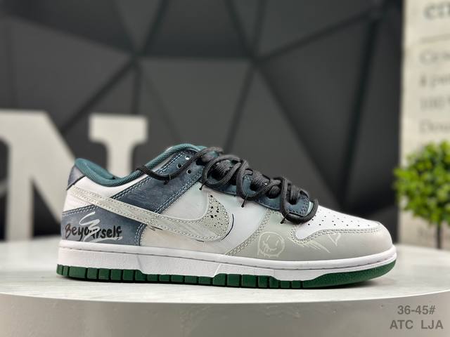 Nike Dunk Low, a retro low-top casual sports skateboarding shoe with a lace-up d