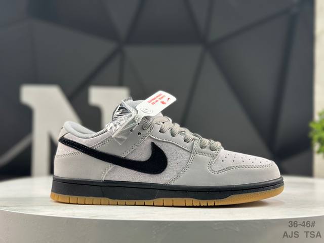 Nike Dunk Low Sneakers, SB series, classic and versatile casual sports sneakers.