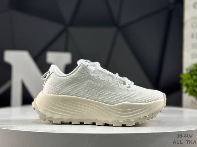 Miu Miu 25Ss Tyre Spring/Summer Newest Hot Item: A bold and avant-garde design,