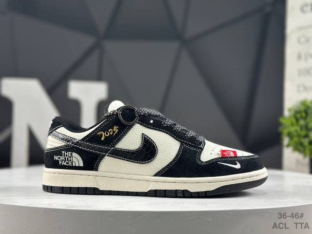 Nike Dunk Low Sneakers, SB series, classic and versatile casual sports sneakers.