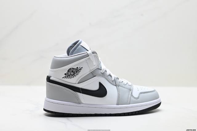Authentic Nike Air Jordan 1 Retro Mid AJ1 (Mid-top) Classic Retro Culture Casual