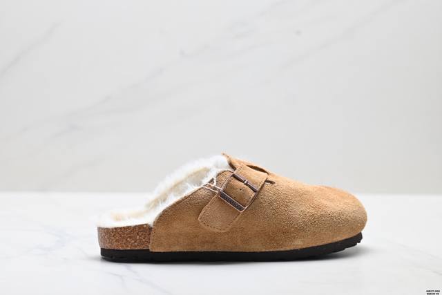 Company-grade fleece-lined Birkenstock Boston Shearling shoes. Simple, stylish,