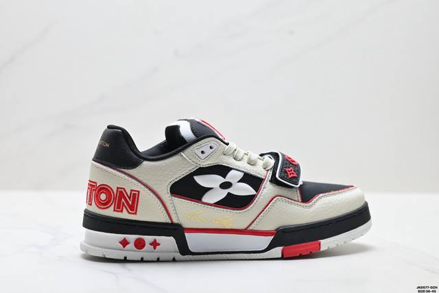 Company Grade Louis Vuitton Trainer Sneaker Low. A versatile and comfortable sne