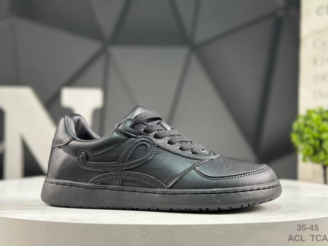 Loewe Ballet Runner Calfskin Round Toe Lace-up Low-top Casual Shoes. The new Loe