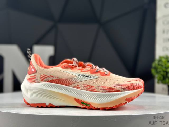 Brooks Ultra-Elastic Lightweight Running Shoes. Features an improved engineered