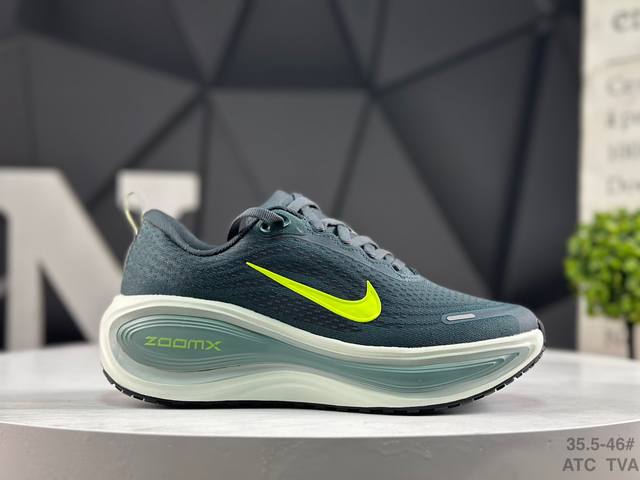 Nike Vomero Plus Comfortable, Shock-absorbing, and Slip-resistant Low-top Runnin