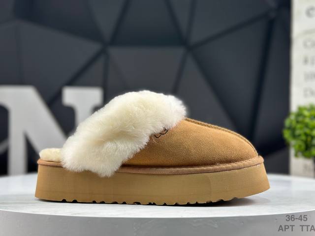 Ugg snow boots with a waterproof suede leather upper, 17mm sheepskin insole, and