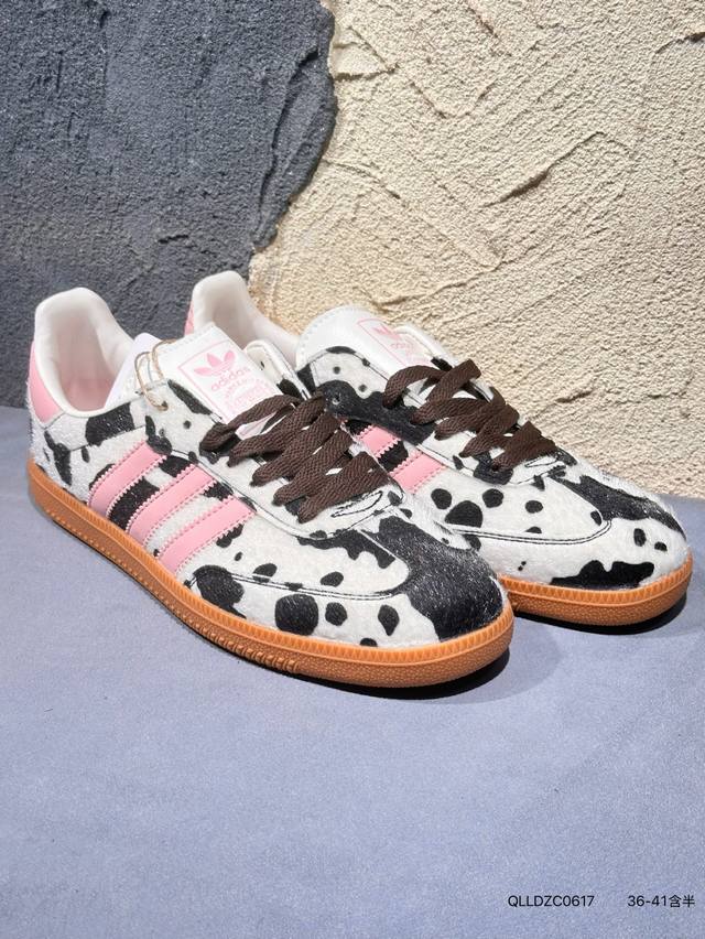 Adidas Samba Og Samba sneakers with 3D Samba gold foil logo, differentiating the