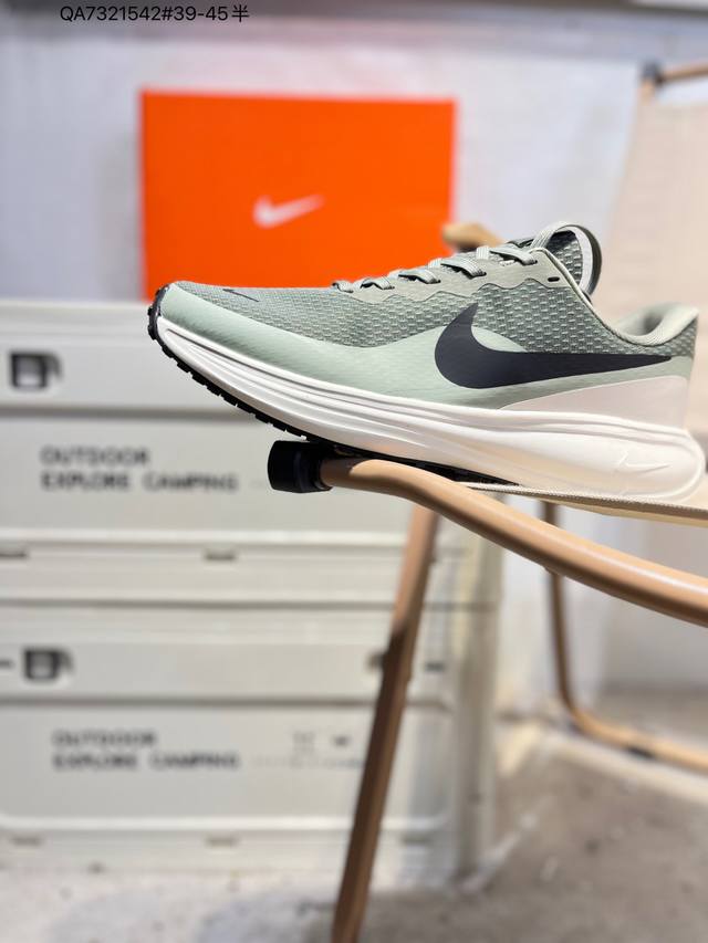 Nk Revolution 8 London Generation Ultralight Mesh Running Shoes combine a swift