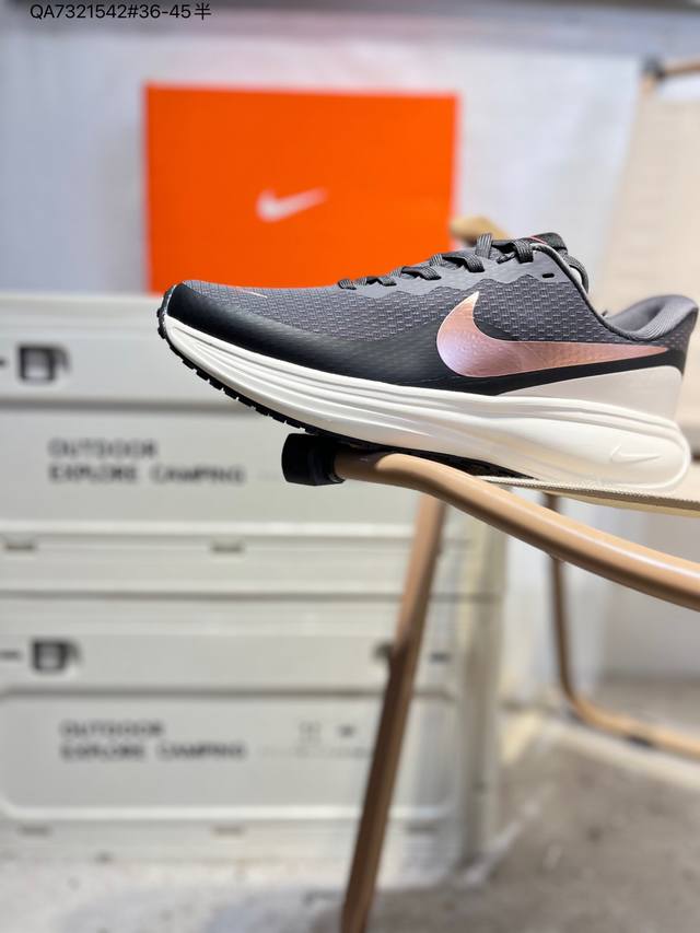 Nk Revolution 8 London Generation Ultralight Mesh Running Shoes combine a swift