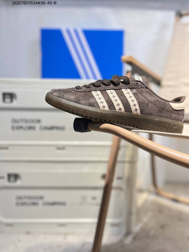 Nike Air Force 1 '07, a versatile casual athletic shoe. Soft, responsive cushion