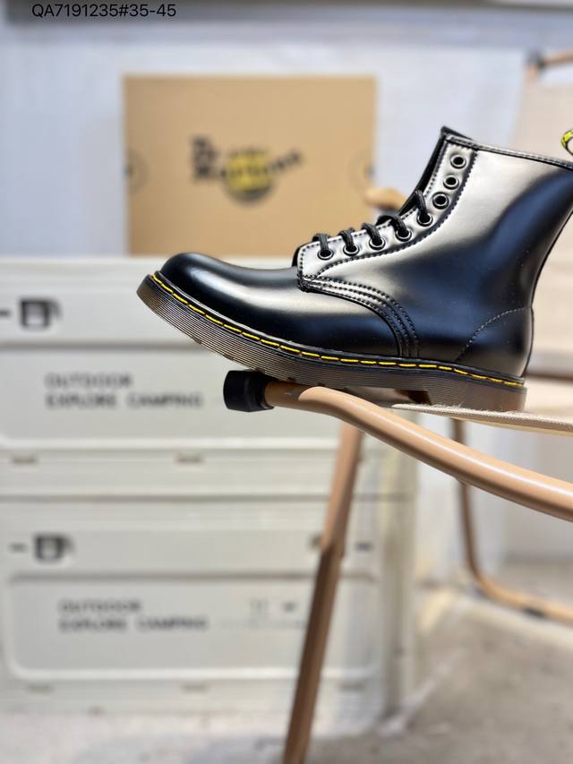 Dr. Martens 1460 Series Thick-soled, full motorcycle stitching, made with origin