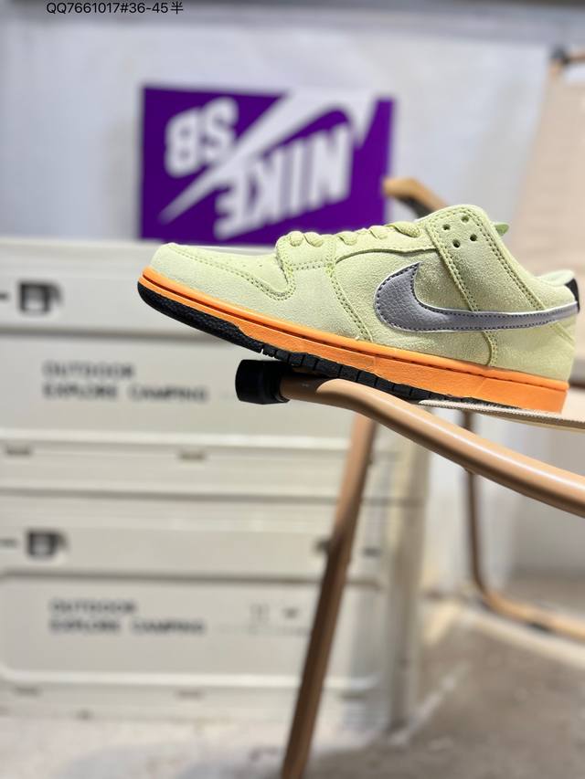 Nike Dunk Low Sneakers, SB series, classic and versatile casual sports sneakers.