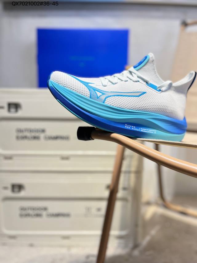 Mizuno Wave Claw 3 Comfortable, Versatile, Shock-absorbing, Slip-resistant, Wear