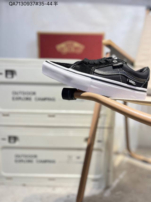 Vanssk8-Low, the official classic retro casual sports sneaker from Vans, featuri