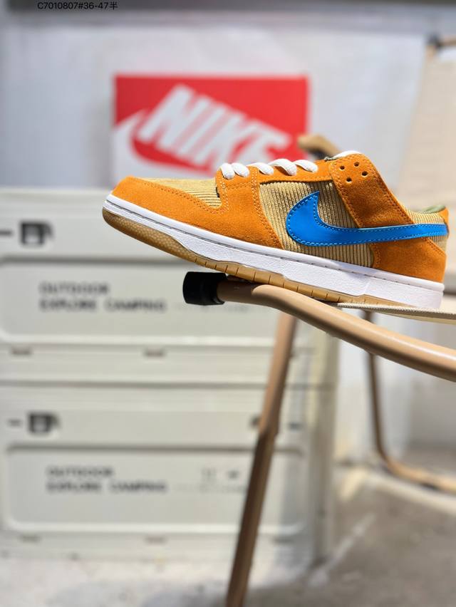 Nike Dunk Low Sneakers, SB series, classic and versatile casual sports sneakers.