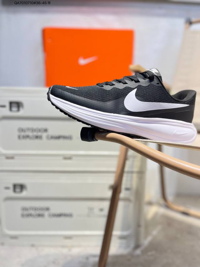 Nk Revolution 8 London 8 Ultralight Mesh Running Shoes combine a swift look with