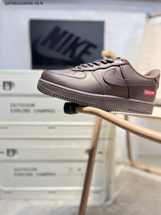 Supreme X Nike Air Force 1 '07 versatile casual sneakers. Soft, responsive cushi