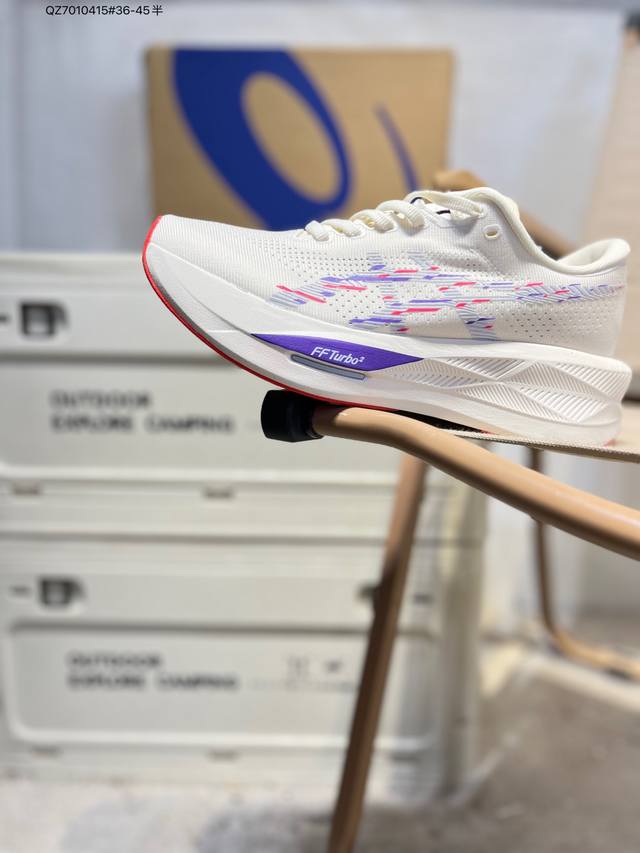 Asics Sonicblast, a classic running shoe from Asics, is currently riding the wav