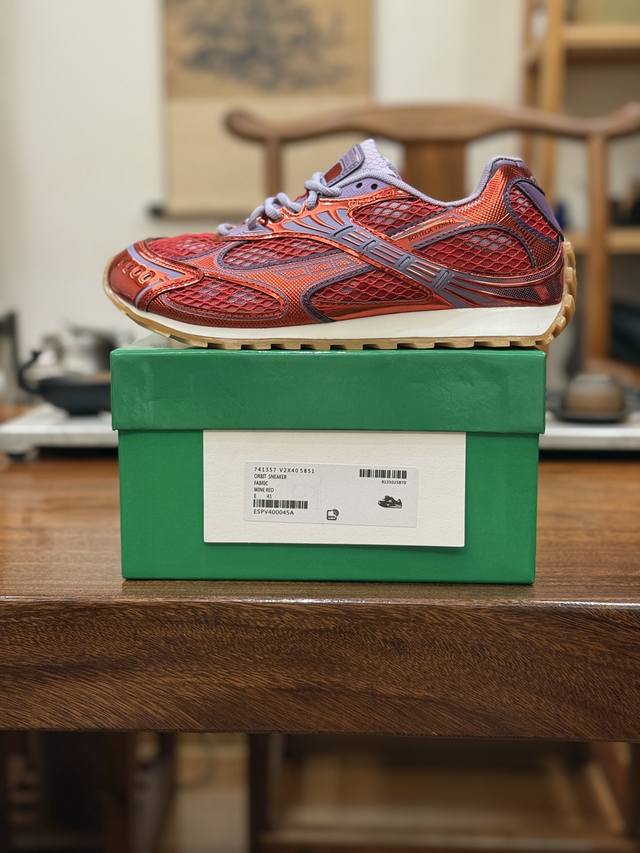 Bottega Veneta Orbit Mesh Fabric Round Toe Lace-up Running Shoes. This shoe feat