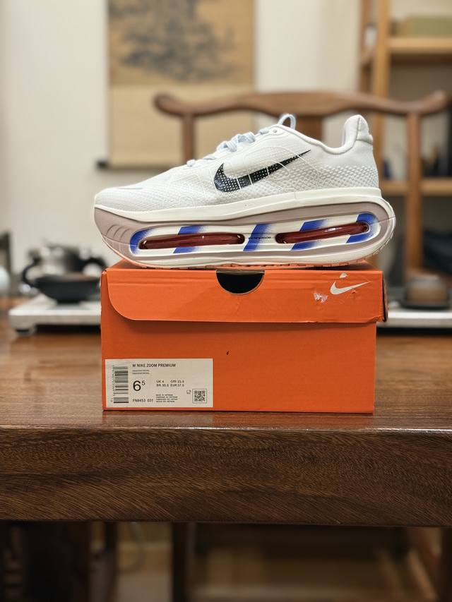 Nike Air Zoom Pegasus Premium Full-Length Cushioned Mesh Running Shoes. Nike uti