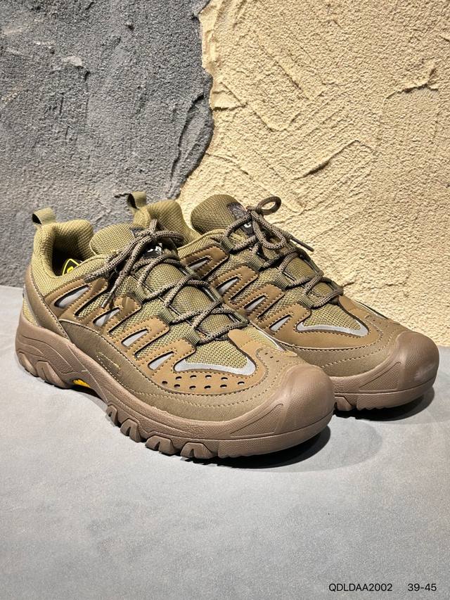 Crispi's Awayhigh hiking boots are platform platform shoes with platform heels.