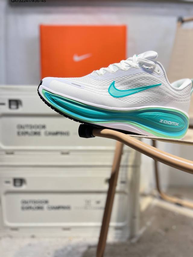 Nike Air Zoom Vomero Plus - New technology, developed ahead of the original shoe