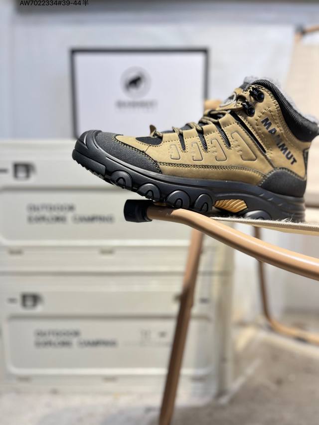 Fur-lined version# Mammut sneakers, trendy fashion street style, preppy style, s