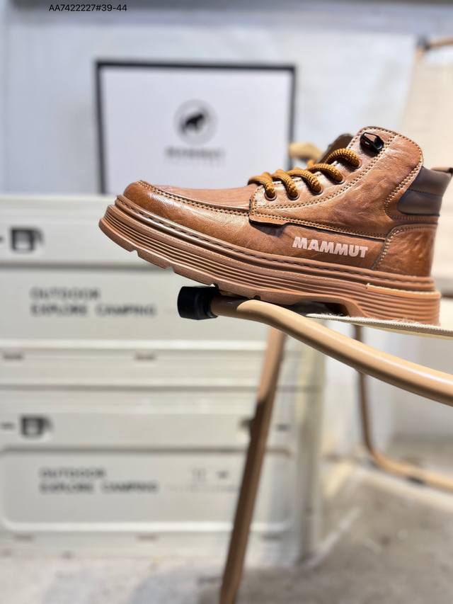 Mammut sneakers, trendy and fashionable street style, preppy style, soft sole, c