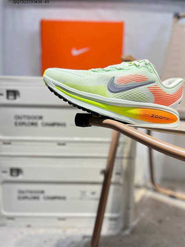 Nk Air Zoom Vomero 18 Lightweight and Comfortable Road Running Shoes. Soft and e