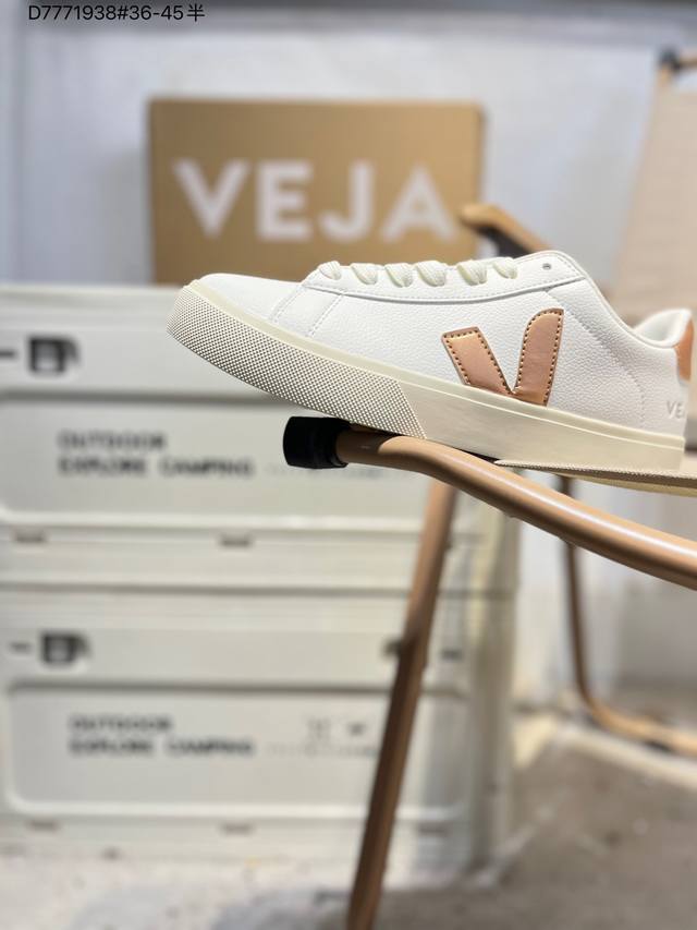 Minimalist everyday style, trendy white sneakers, Veja Campo Chrome Free Low Sne