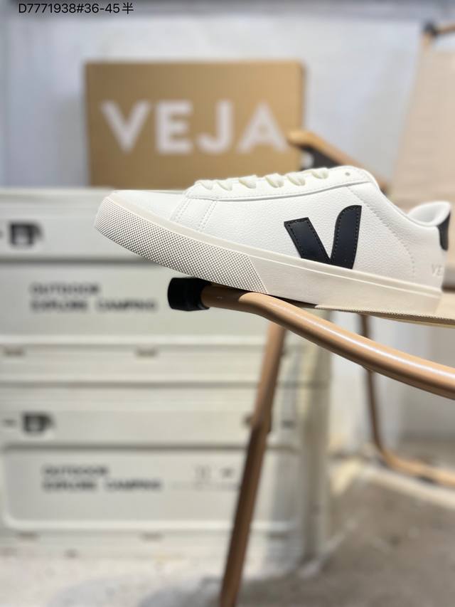 Minimalist everyday style, trendy white sneakers, Veja Campo Chrome Free Low Sne