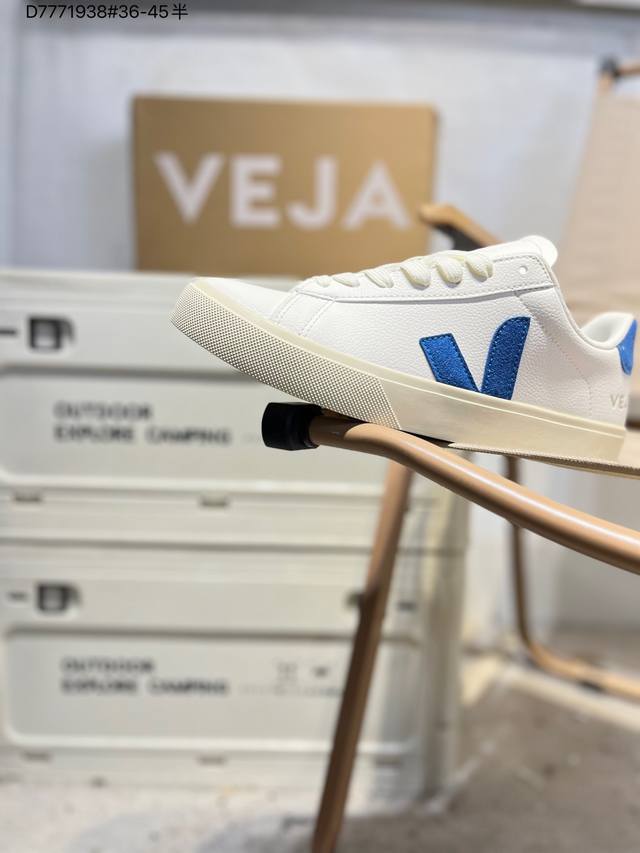 Minimalist everyday style, trendy white sneakers, Veja Campo Chrome Free Low Sne
