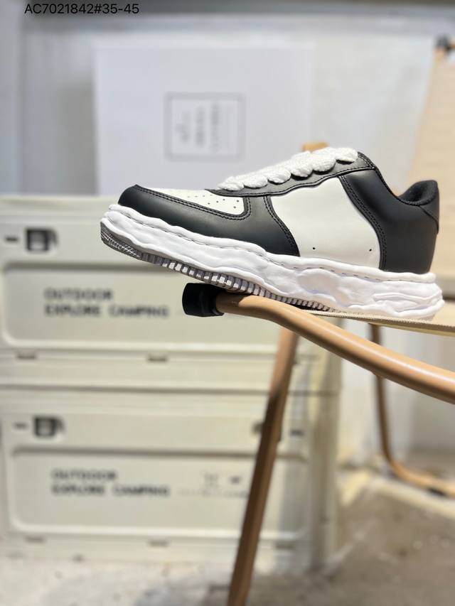 Shawn Yue's favorite item: Retro melting style Japanese concept fashion designer