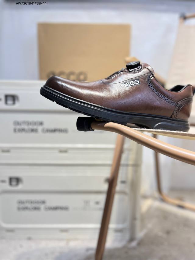 Ecco men's shoes are lightweight, breathable, comfortable, durable, skin-friendl