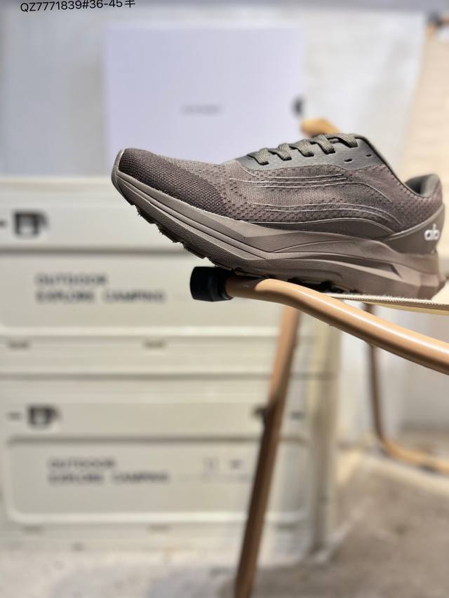 Alo Yoga Recovery Mode Comfortable and Simple Running Shoes, Non-slip and Wear-r