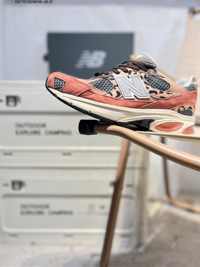 New Balance 2010 Retro Dad Style Casual Shoes #Features a lightweight split leat