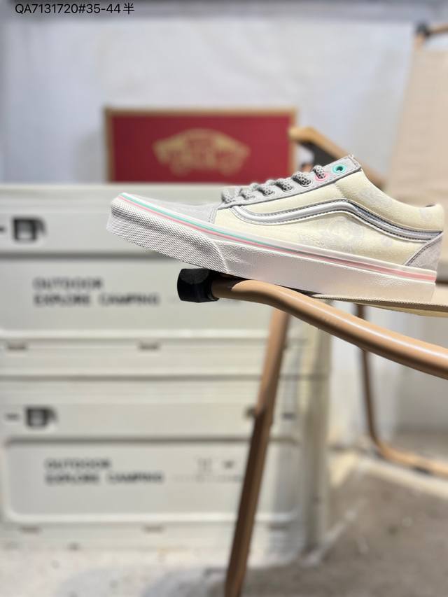 Vanssk8-Low, the official classic retro casual sports sneaker from Vans, featuri