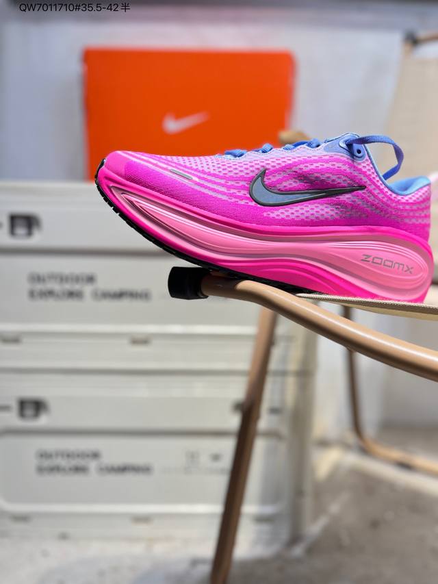 Nike Vomero Plus Comfortable, Shock-Absorbing, Anti-Slip Low-Top Running Shoes.