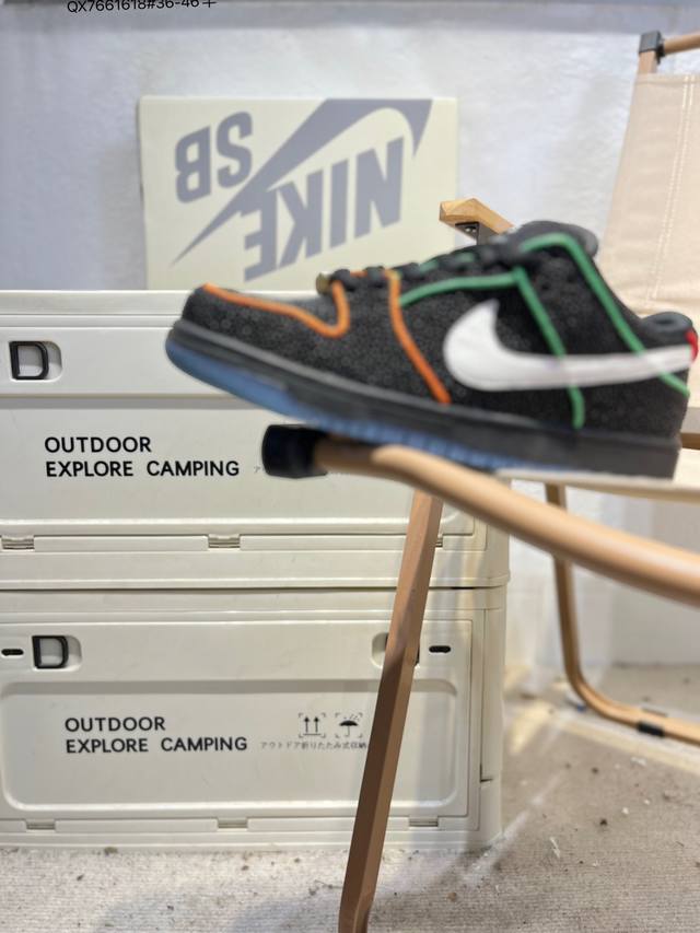 Nike Dunk Low Sneakers, SB series, classic and versatile casual sports sneakers.