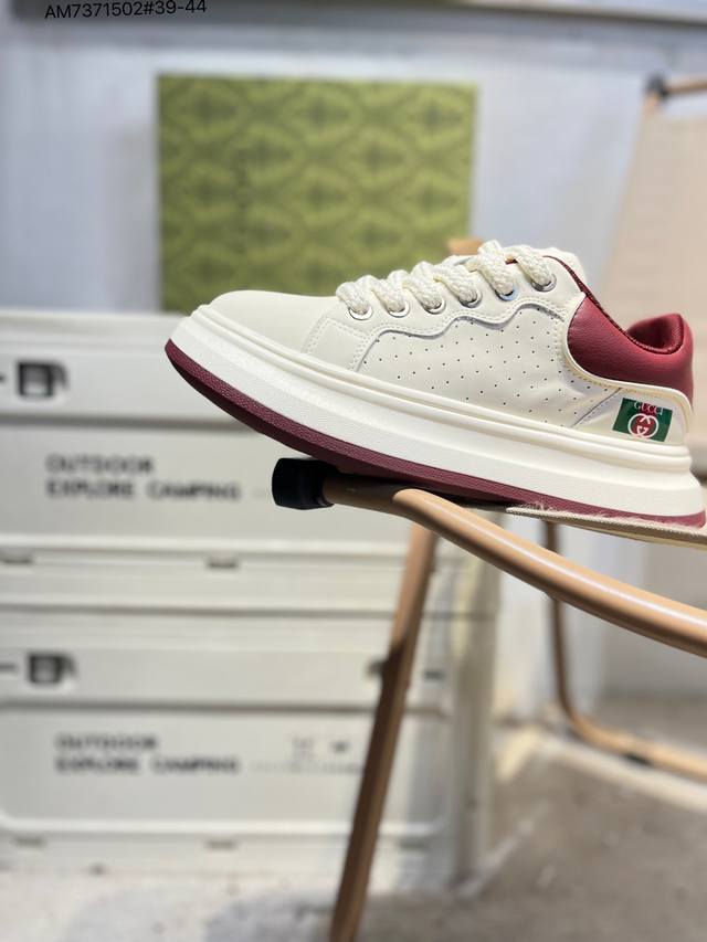 Gucci 's top-quality imported materials are extremely skin-friendly and comforta