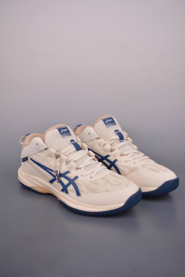 Asics Gelhoop V17 S Basketball Shoes. Features a breathable mesh upper for durab