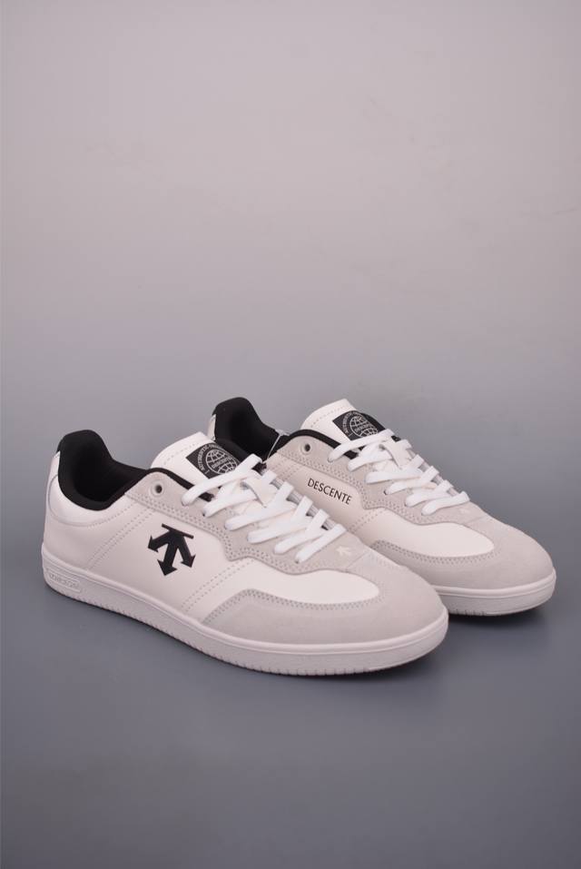 Descente Edge Court Retro Sneakers. Retro patchwork fashion casual sneakers. Com