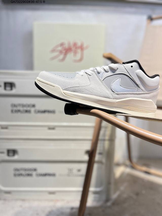 Air Jordan Stadium 90 Stadium The Jordan Stadium 90 is full of homage to Tinkerh